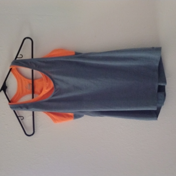 Woman's Nike running top size medium - Picture 3 of 5